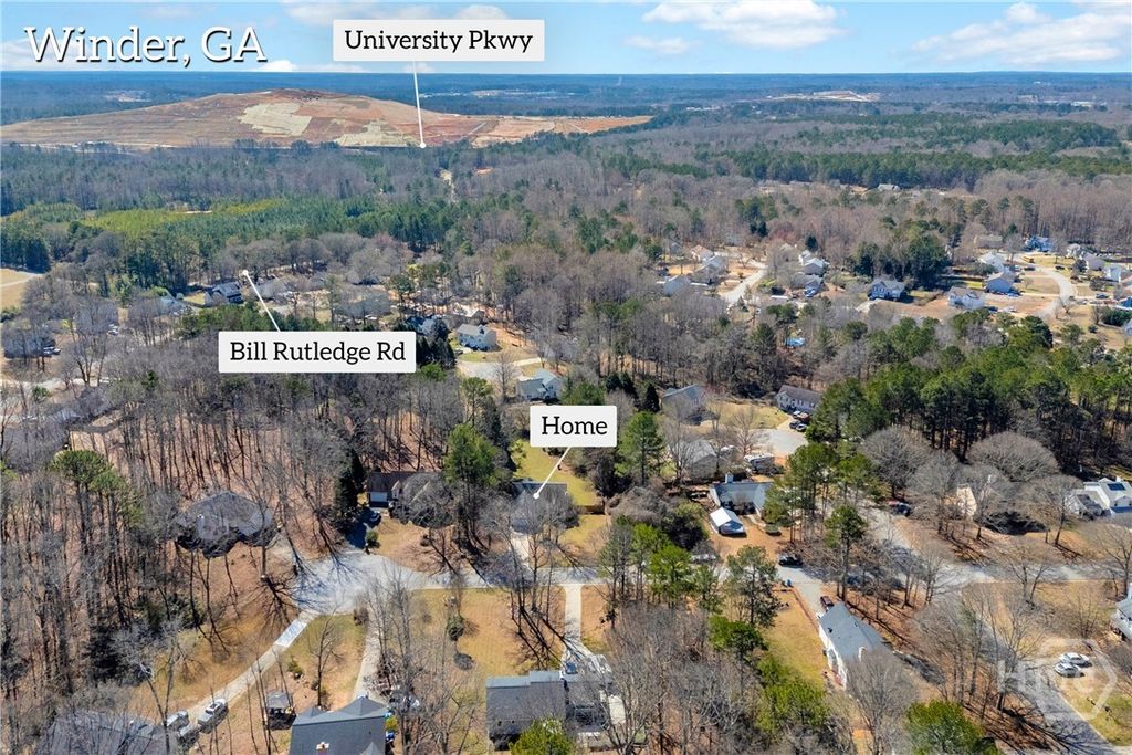 Photo of 544 Casey Crossing S, Winder, GA 30680 (MLS # CL351124)