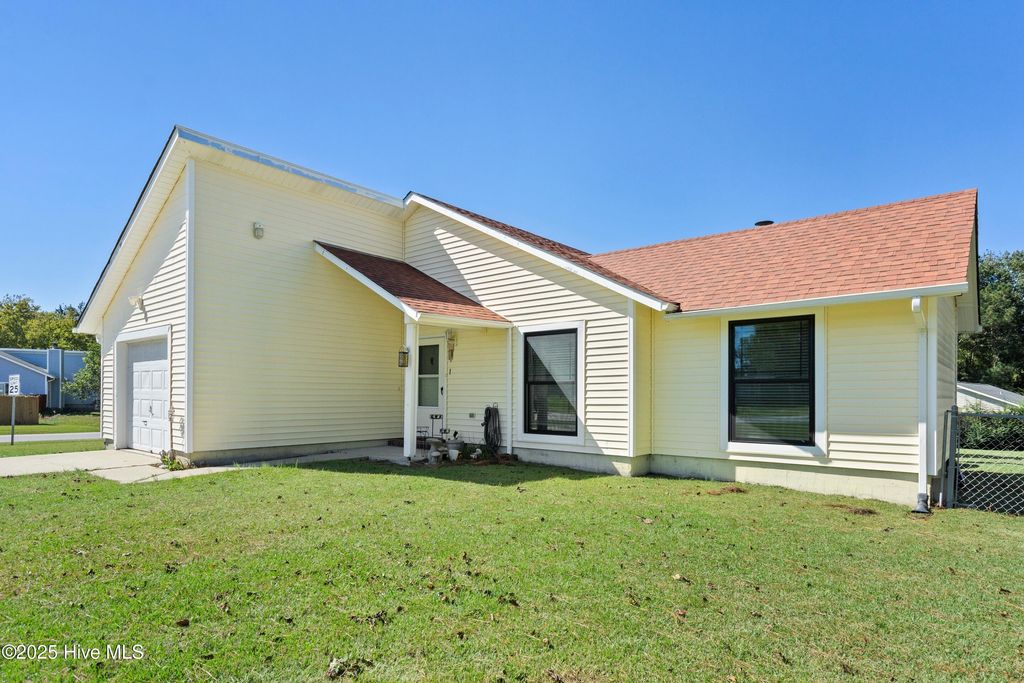 Photo of 100 Natalie Lane, Hubert, NC 28539 (MLS # 100537025)