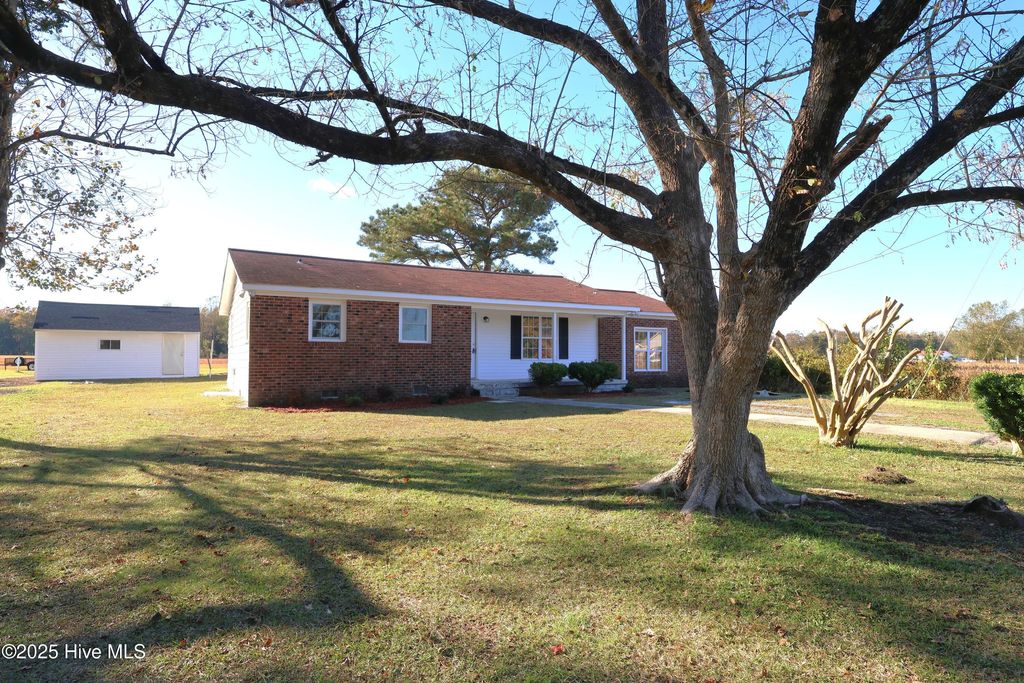 Photo of 1638 Kellum Loop Road, Jacksonville, NC 28546 (MLS # 100554143)