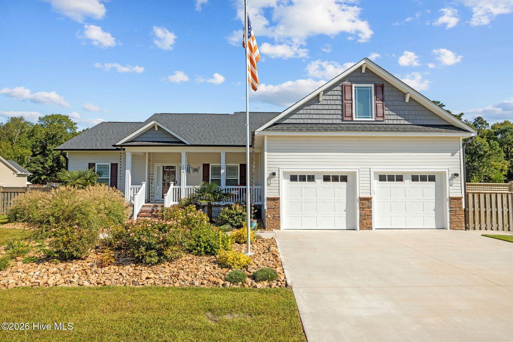 Photo of 109 Ridgeline Drive, Beaufort, NC 28516 (MLS # 100548178)