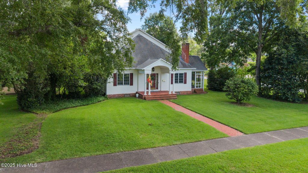 Photo of 1609 Lucerne Way, New Bern, NC 28560 (MLS # 100522521)