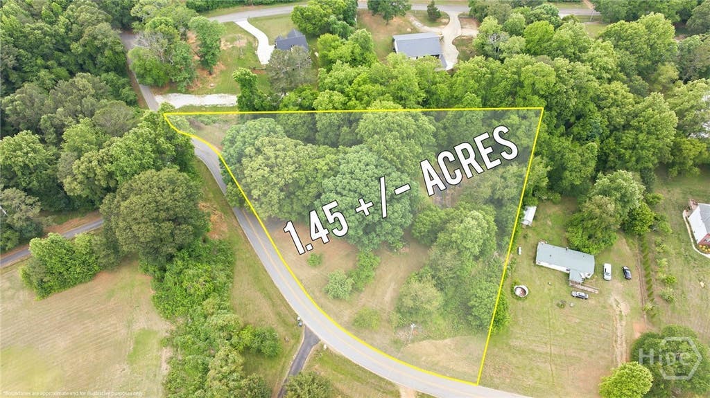 Photo of 808 Knollwood Drive, Winder, GA 30680 (MLS # CL362427)