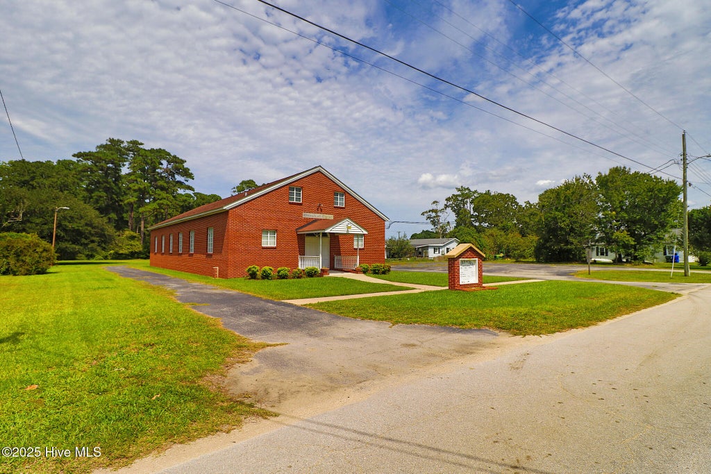 Photo of 2101 S Lakeview Drive, Newport, NC 28570 (MLS # 100601364)
