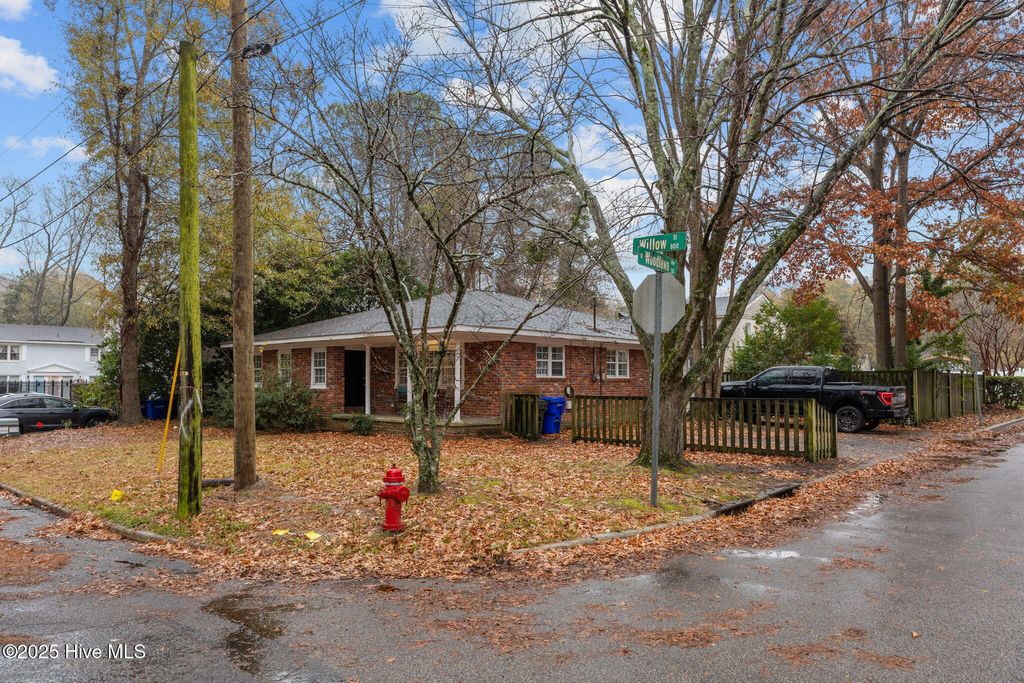 Photo of 800 Willow Street, Greenville, NC 27858 (MLS # 100544250)
