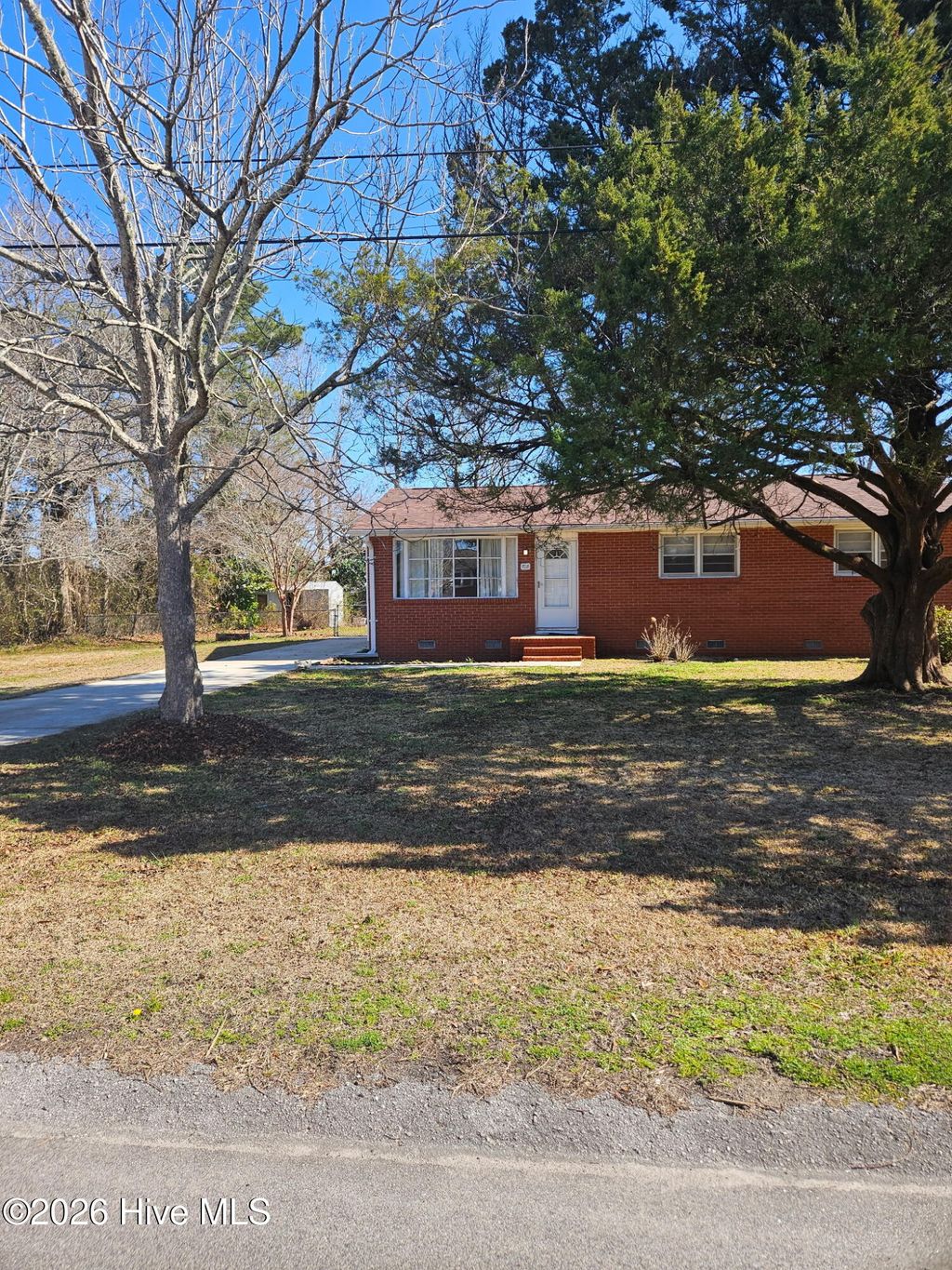 Photo of 708 W Pineland Drive, Swansboro, NC 28584 (MLS # 100557350)
