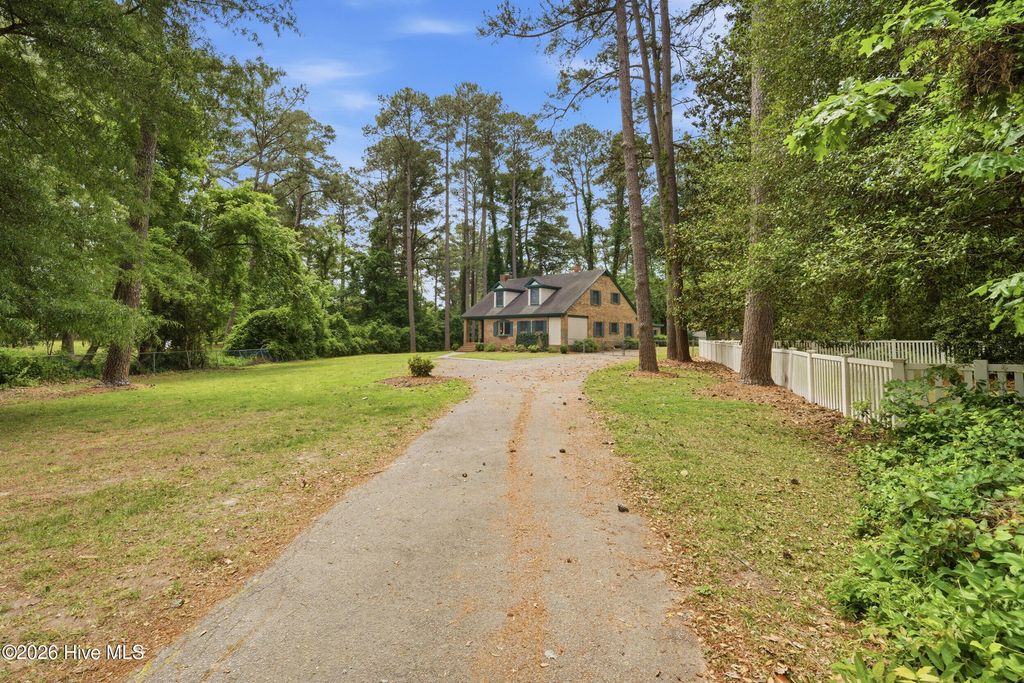 Photo of 1507 Rivershore Road, Elizabeth City, NC 27909 (MLS # 100573312)