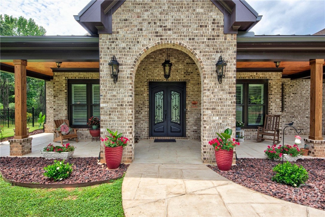 233 Hunter Road
