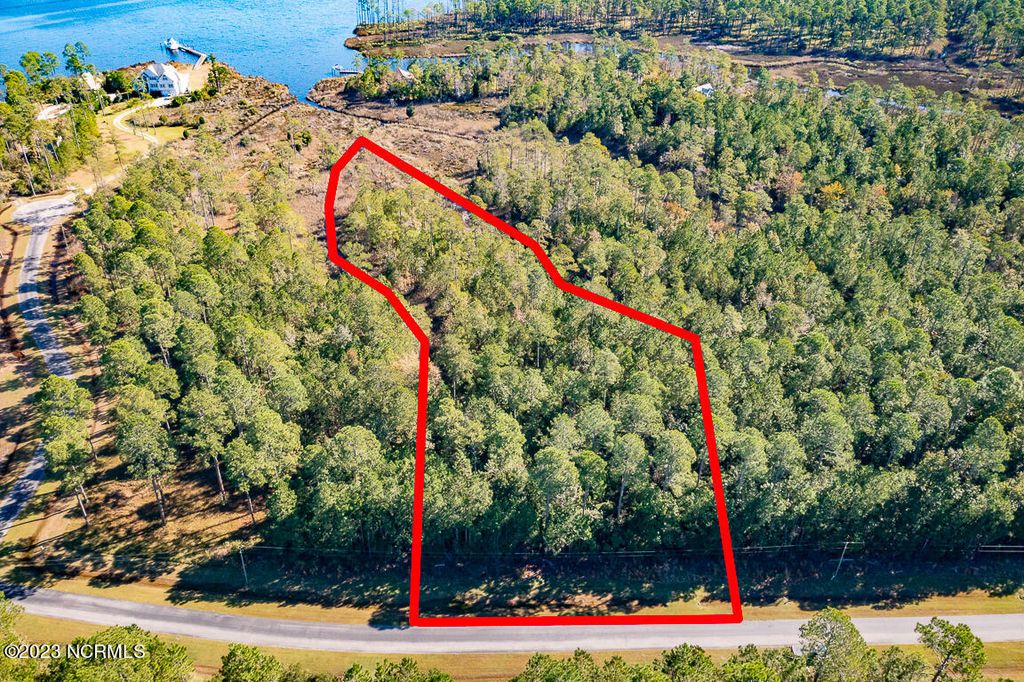 Photo of 29 Paradox Point Drive, Aurora, NC 27806 (MLS # 100410455)