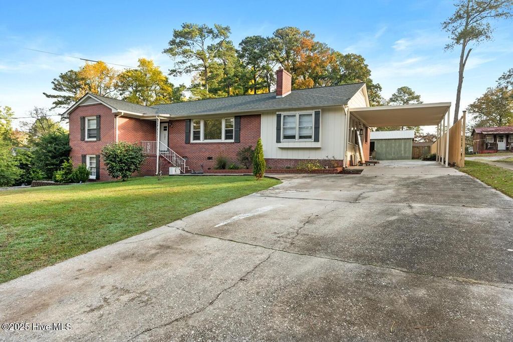 Photo of 121 Woodland Road E, Rockingham, NC 28379 (MLS # 100539463)
