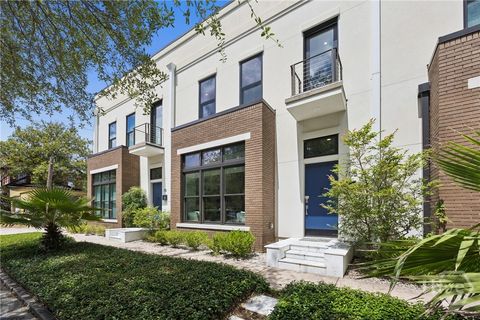 Townhouse For Sale - 705 Tattnall Street<br/> Chatham County, Savannah, GA 31401