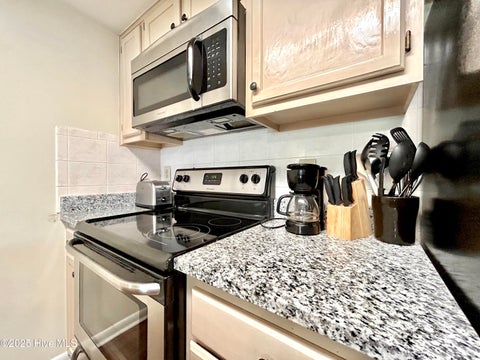 Tiny photo for 118 Dock Street #Apt 8, Wilmington, NC 28401 (MLS # 100586295)