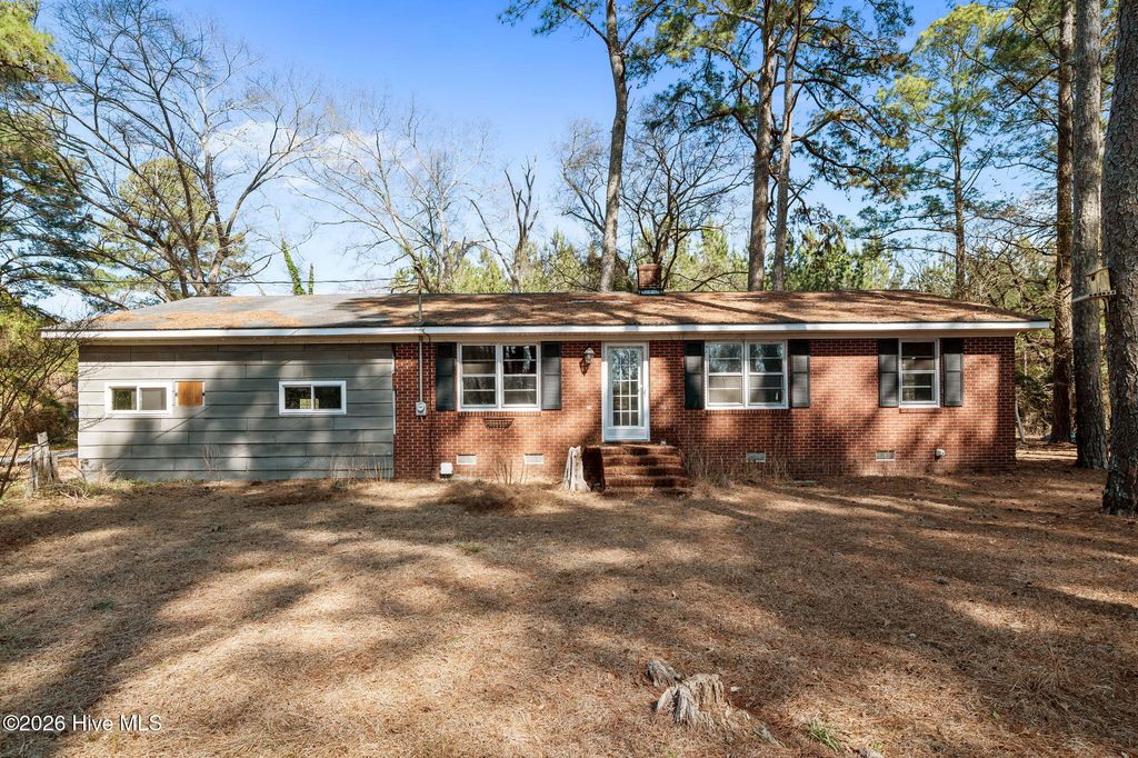 Photo of 304 Summit Street, La Grange, NC 28551 (MLS # 100554446)