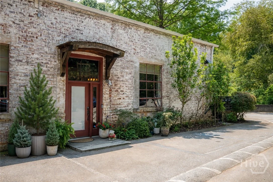 585 White Circle Unit 32