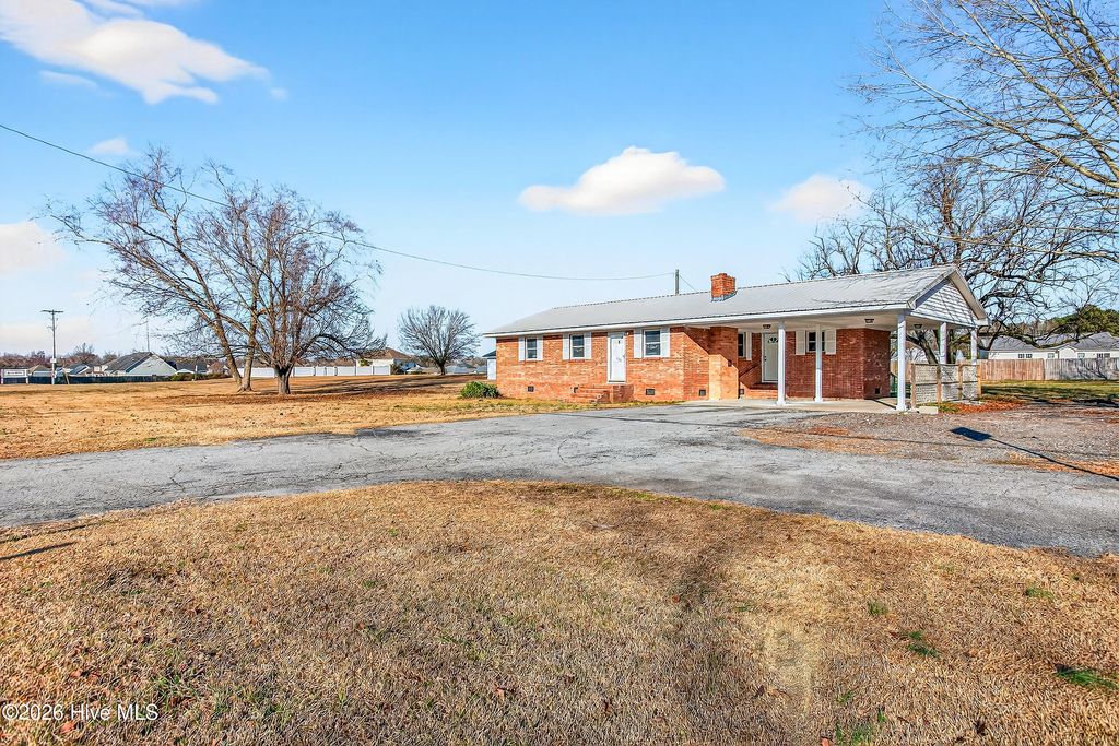 Photo of 290 Cow Horn Road, Richlands, NC 28574 (MLS # 100552085)
