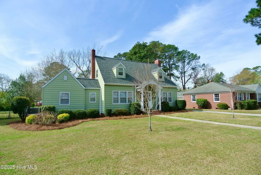 Photo of 1813 Tryon Road, New Bern, NC 28560 (MLS # 100496397)