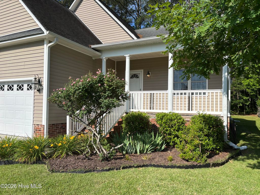 Photo of 328 Lakemere Drive, New Bern, NC 28562 (MLS # 100575283)