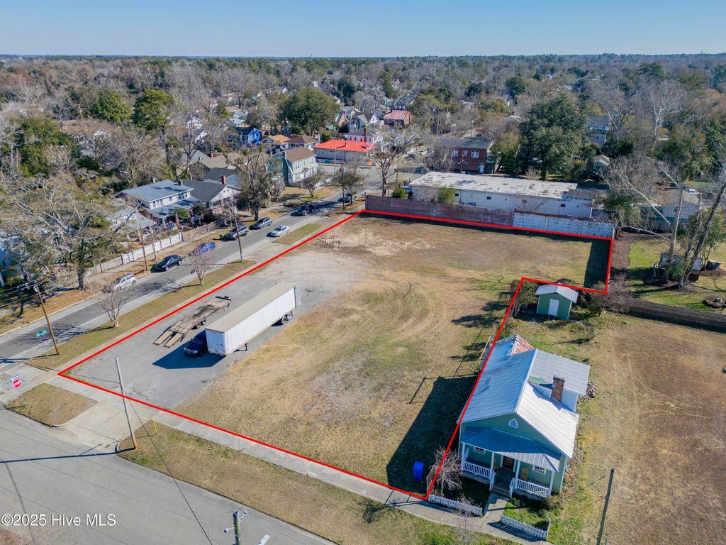 Photo of 1102 Chestnut Street, Wilmington, NC 28401 (MLS # 100490623)