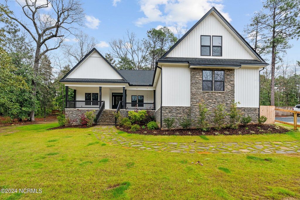 Photo of 165 Riding Lane, Southern Pines, NC 28387 (MLS # 100560951)