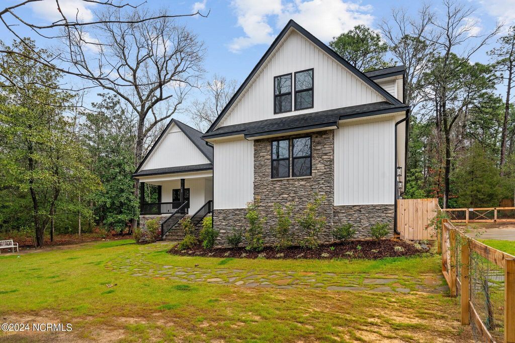 Photo of 165 Riding Lane, Southern Pines, NC 28387 (MLS # 100560951)