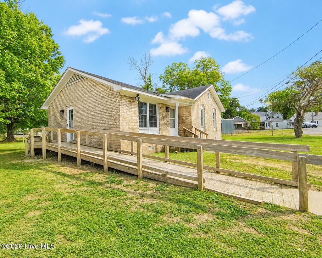 Photo of 3649 S Walnut Street, Farmville, NC 27828 (MLS # 100572369)