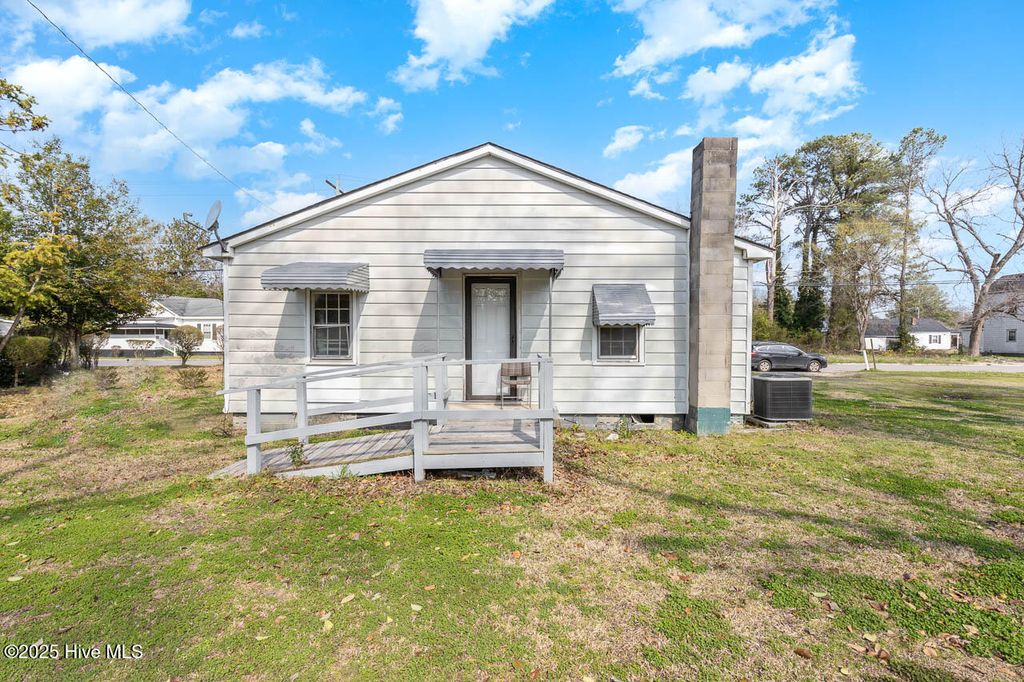 Photo of 4355 Wallace Street, Farmville, NC 27828 (MLS # 100570600)
