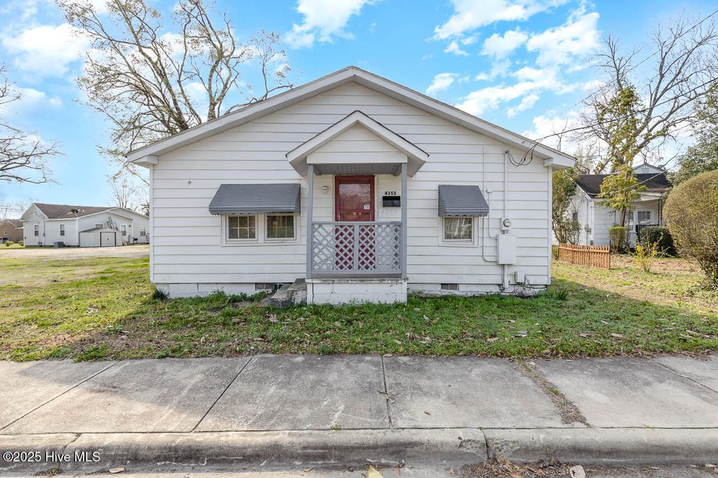 Photo of 4355 Wallace Street, Farmville, NC 27828 (MLS # 100570600)