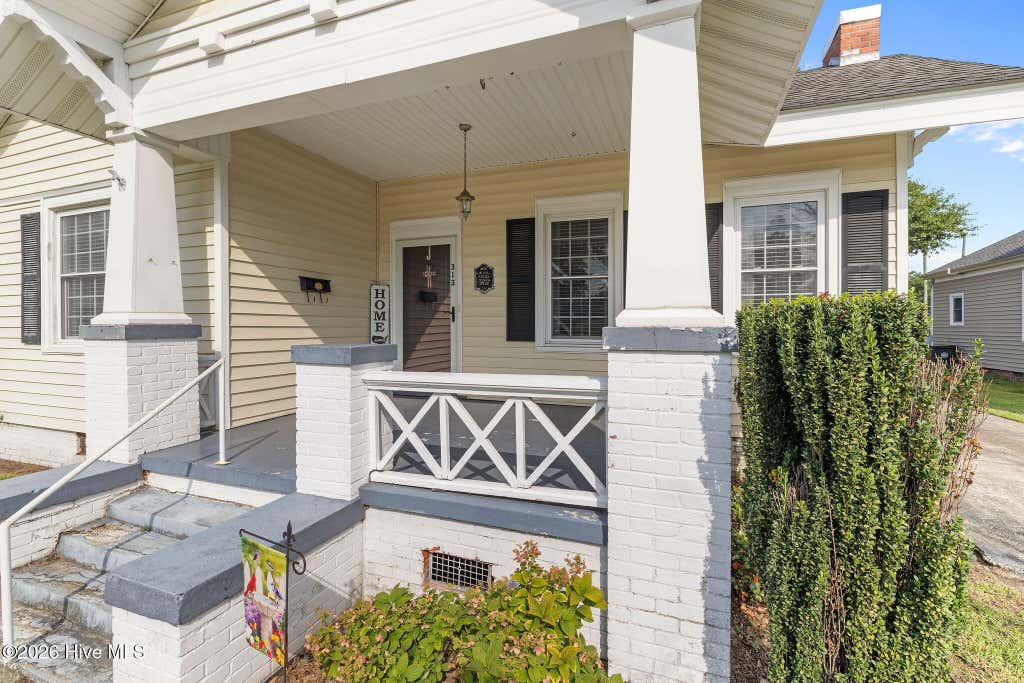 Photo of 313 N Breazeale Avenue, Mount Olive, NC 28365 (MLS # 100596998)