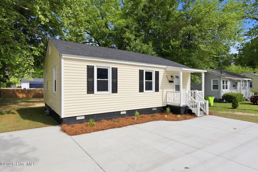 Photo of 910 Simmons Street, New Bern, NC 28560 (MLS # 100572442)