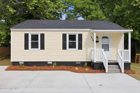 Homes For Sale - 910 Simmons Street<br/> Craven County, New Bern, NC 28560