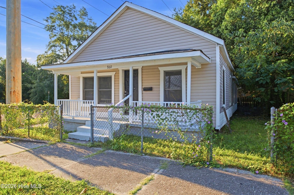 Photo of 922 Dock Street, Wilmington, NC 28401 (MLS # 100605129)