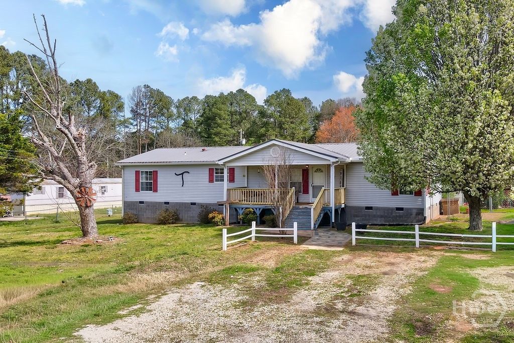 Photo of 680 Rock Springs Road, Lavonia, GA 30553 (MLS # CL349791)
