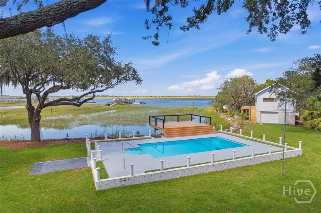 302 E Point Drive