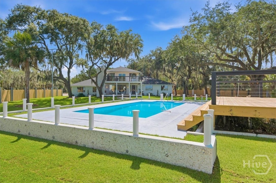 302 E Point Drive