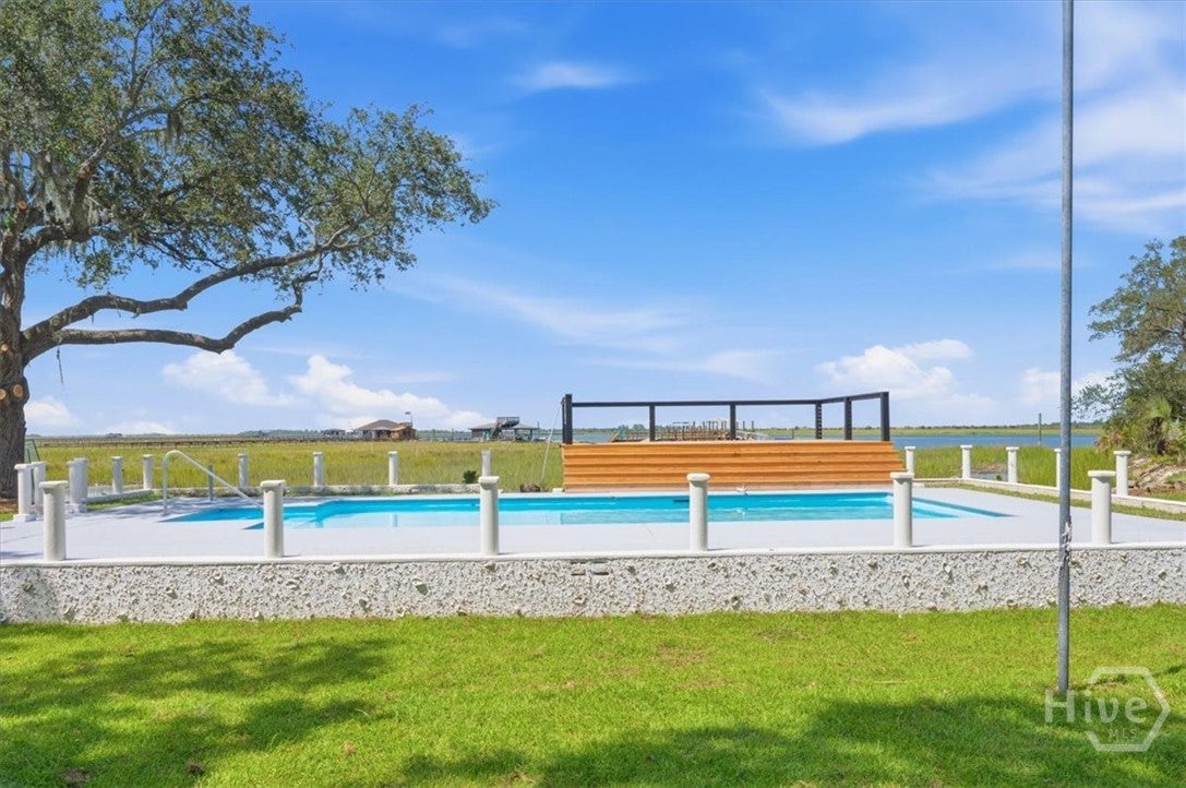 302 E Point Drive
