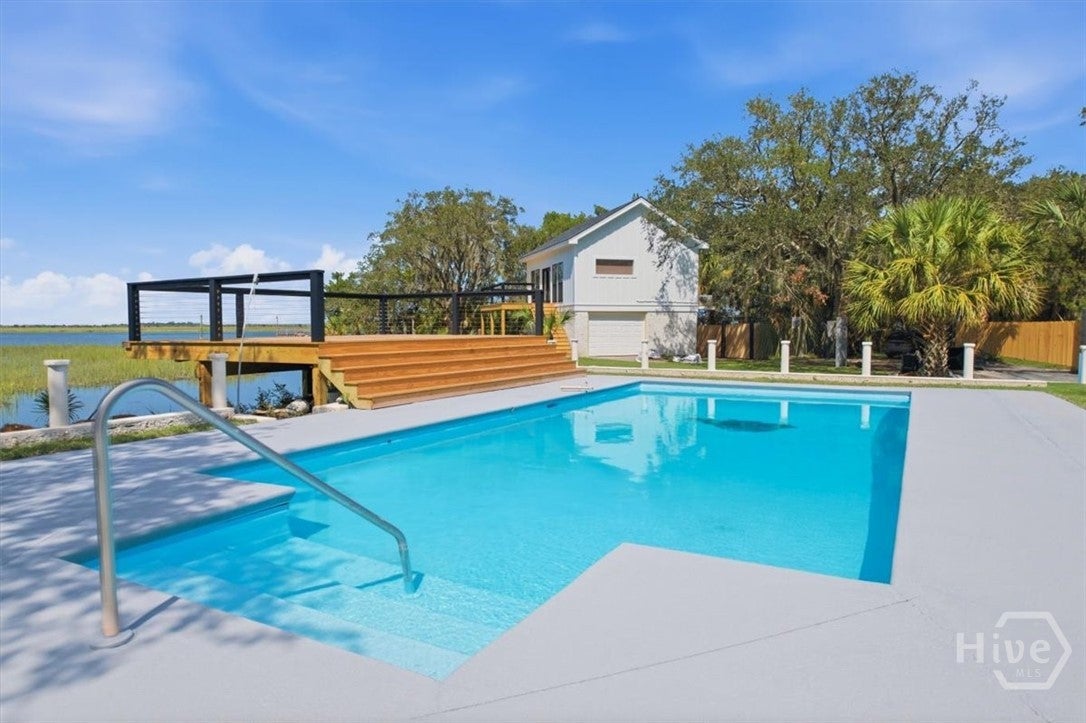 302 E Point Drive