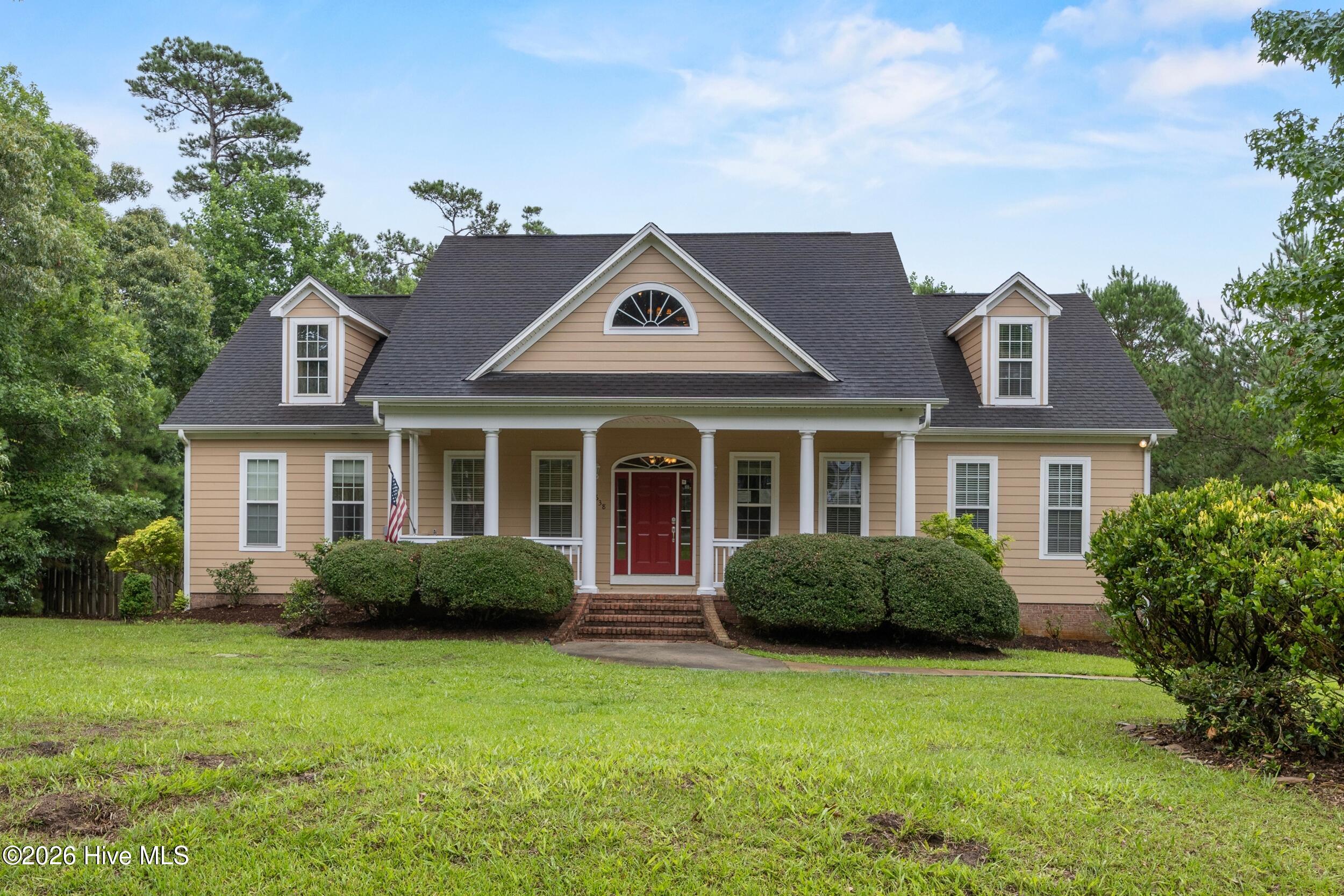 638 Ravenswood Road