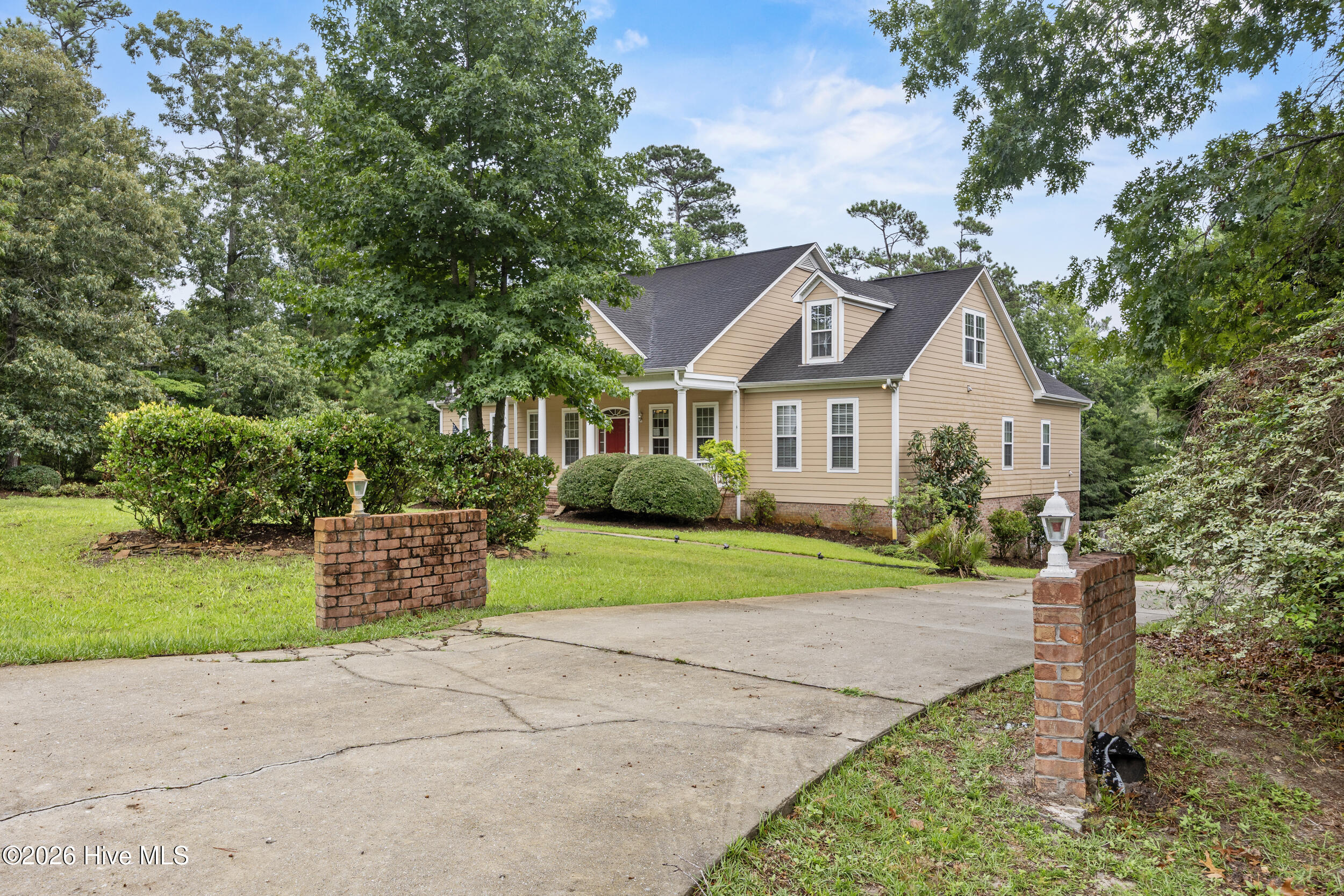 638 Ravenswood Road