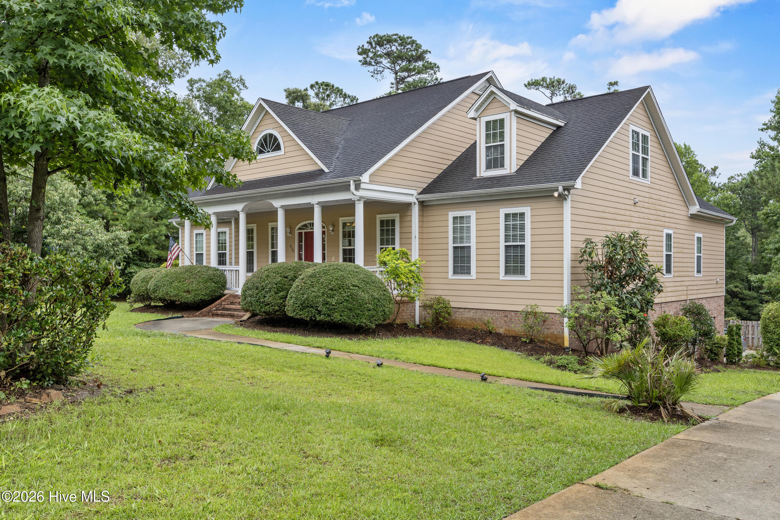 638 Ravenswood Road