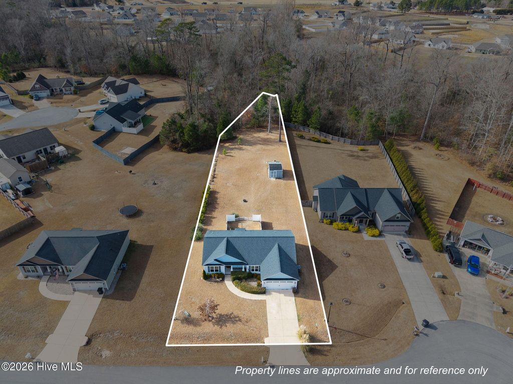 Photo of 135 Waterford Way, Maysville, NC 28555 (MLS # 100551393)