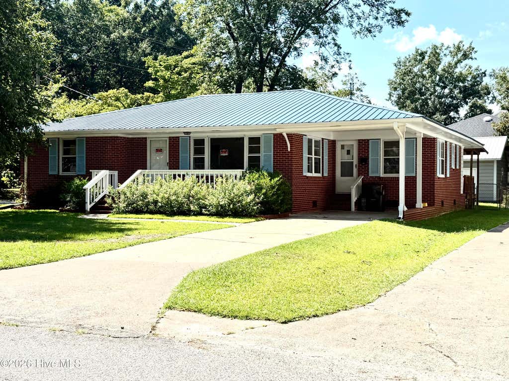 Photo of 501 N Chestnut Street, Mount Olive, NC 28365 (MLS # 100597498)