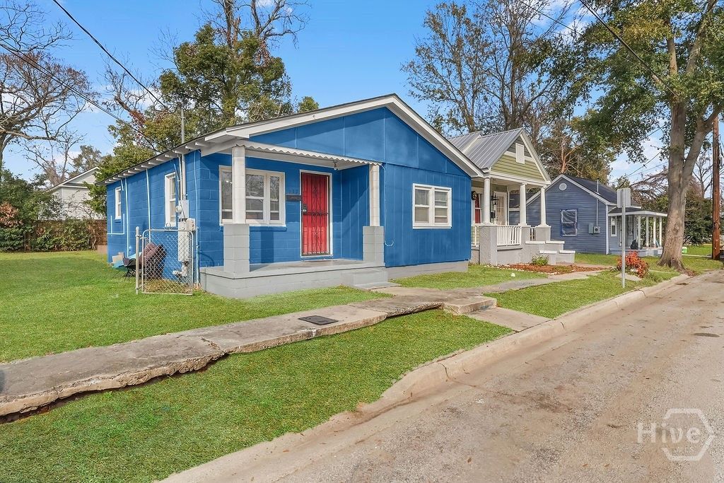 Photo of 1513 Vine Street, Savannah, GA 31401 (MLS # SA346530)