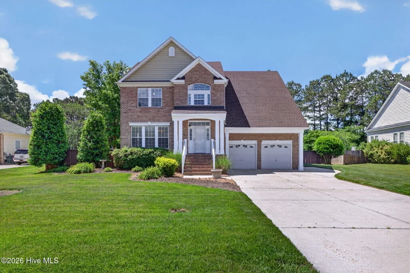320 Green View Road, photo 1 of 59
