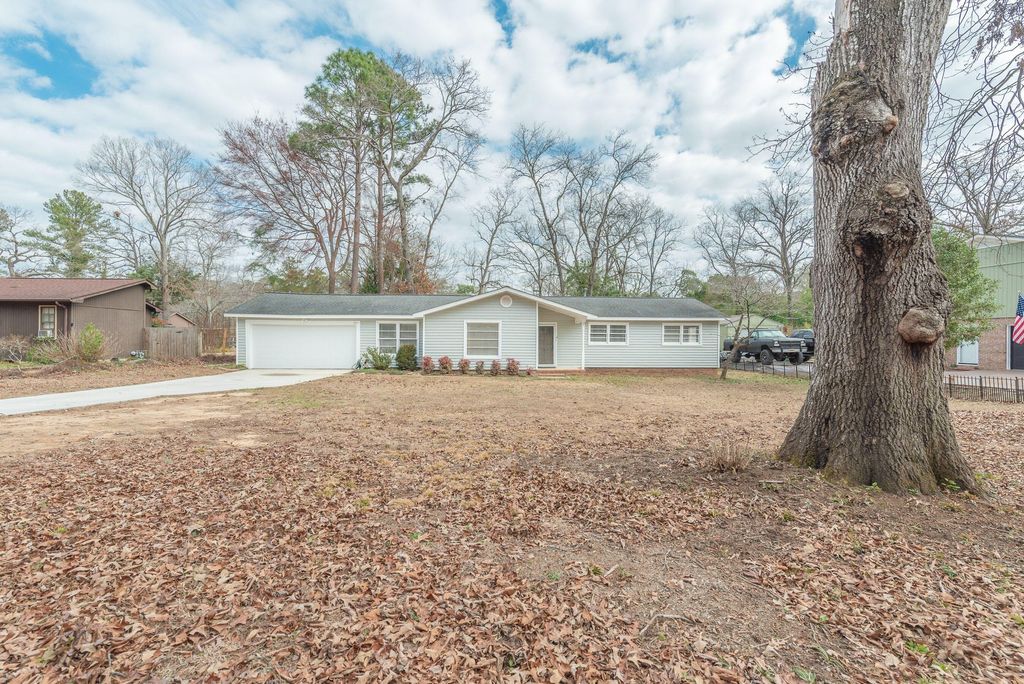 Photo of 48 Vanderbilt Drive, Aiken, SC 29803 (MLS # 552389)