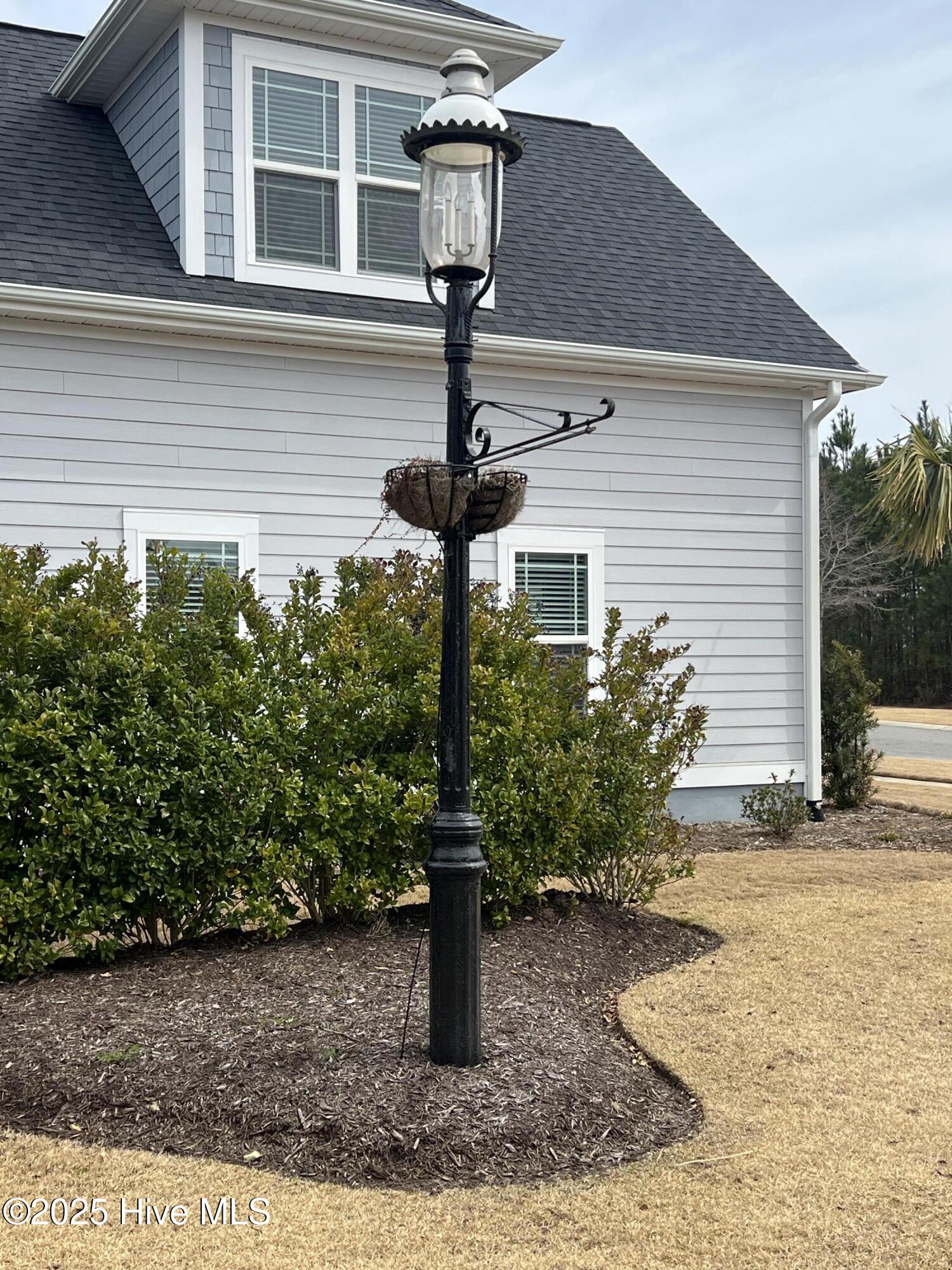 8800 Maple Ash Trail NE