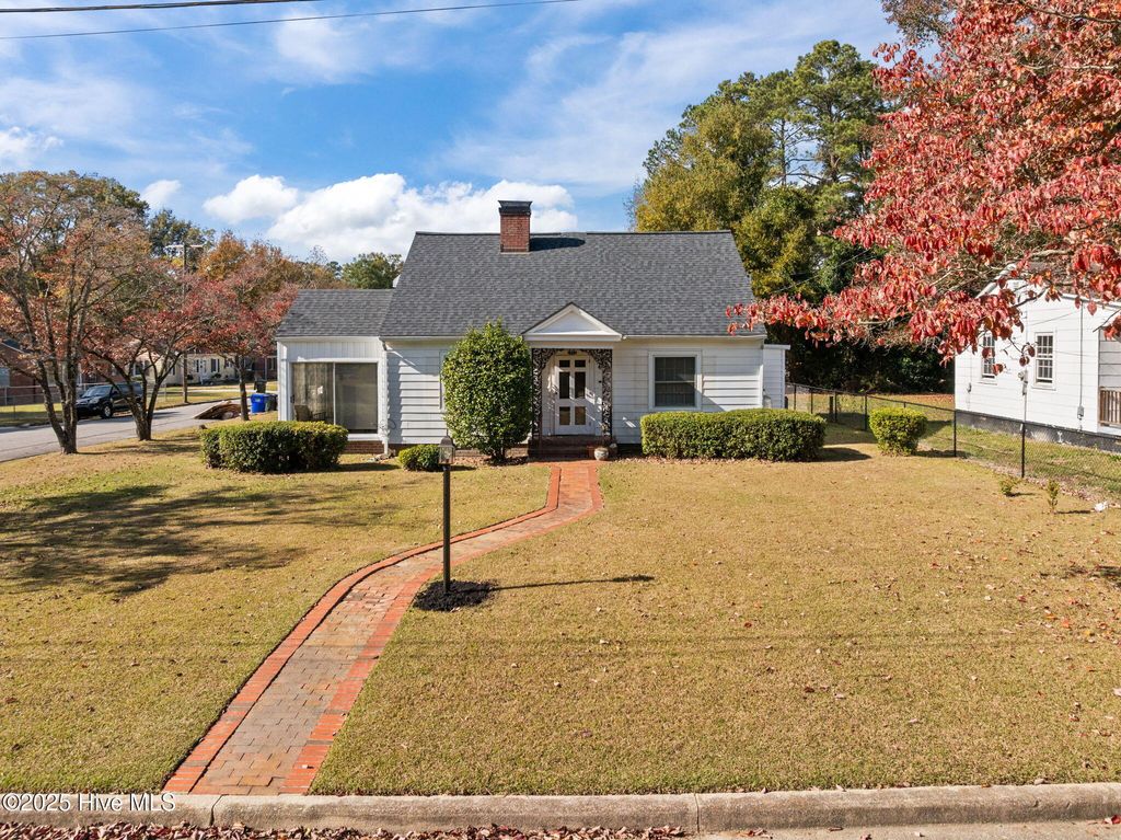 Photo of 1500 Pollock Street, Kinston, NC 28501 (MLS # 100541589)