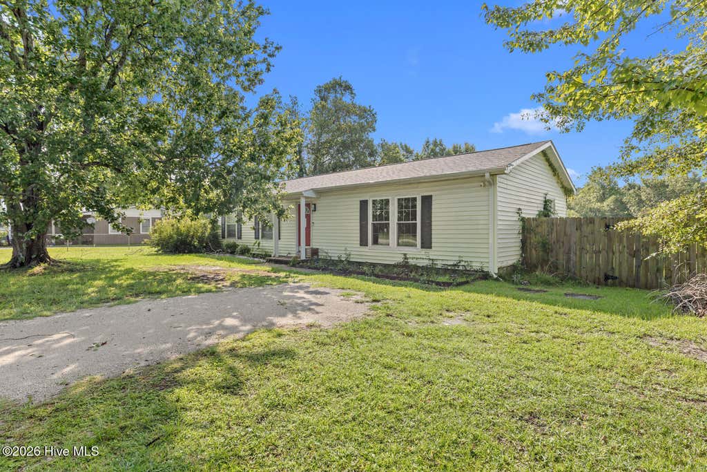 Photo of 651 Queens Creek Road, Hubert, NC 28539 (MLS # 100597699)