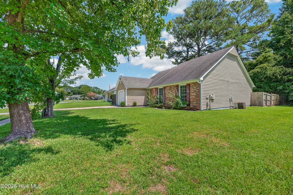Photo of 116 Hunting Green Drive, Jacksonville, NC 28546 (MLS # 100597370)