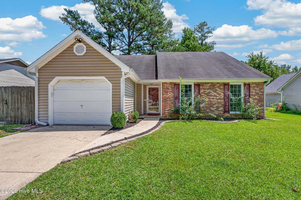 Photo of 116 Hunting Green Drive, Jacksonville, NC 28546 (MLS # 100597370)