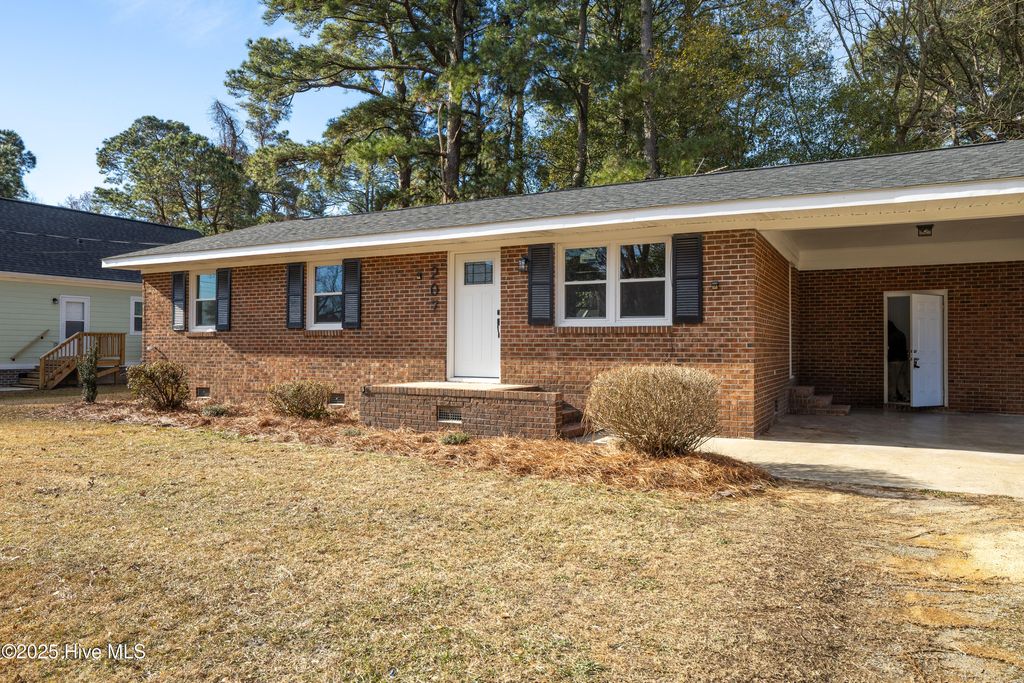 Photo of 207 Jordan Street, Warsaw, NC 28398 (MLS # 100546800)