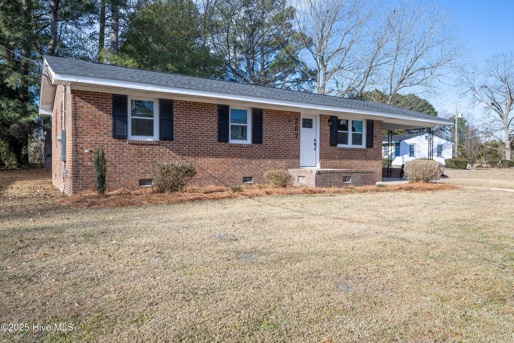 Photo of 207 Jordan Street, Warsaw, NC 28398 (MLS # 100546800)